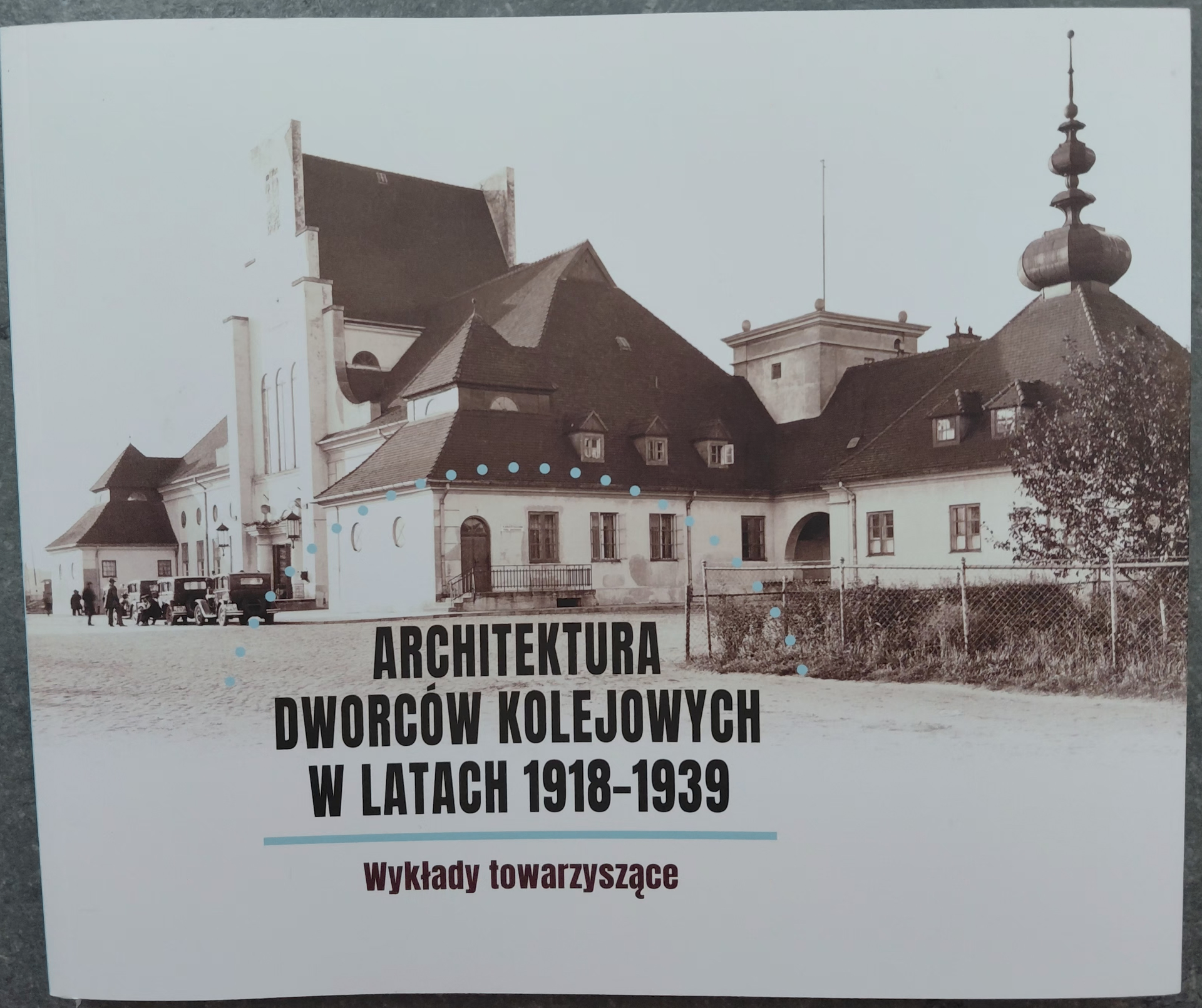 Okładka książki: Architektura Dworców Kolejowych w latach 1918-1939